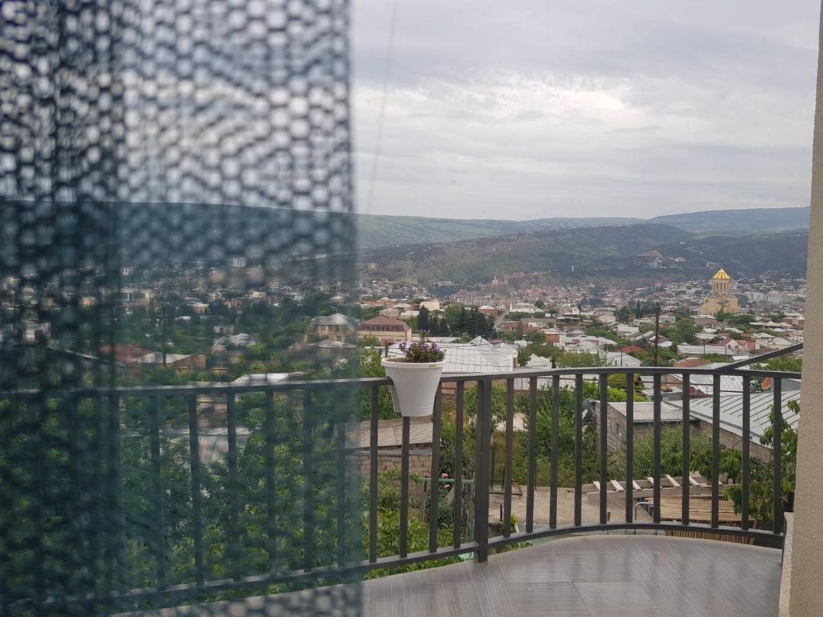 Upstairs Hotel Tbilisi Buitenkant foto